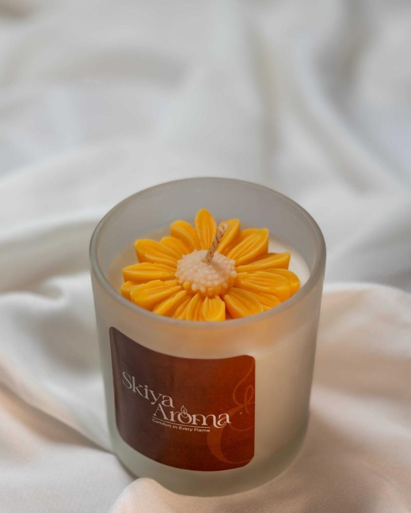 Daisy Frosted yellow Jar Candle